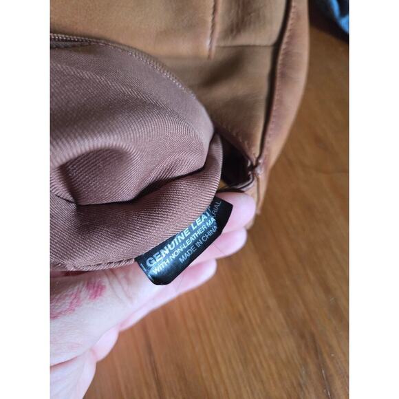 Fossil Shoulder Bag Genuine Leather Small In Size Lots Of Storage Great Bag! - Picture 8 of 9